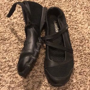 Sketchers comfy strappy shoes